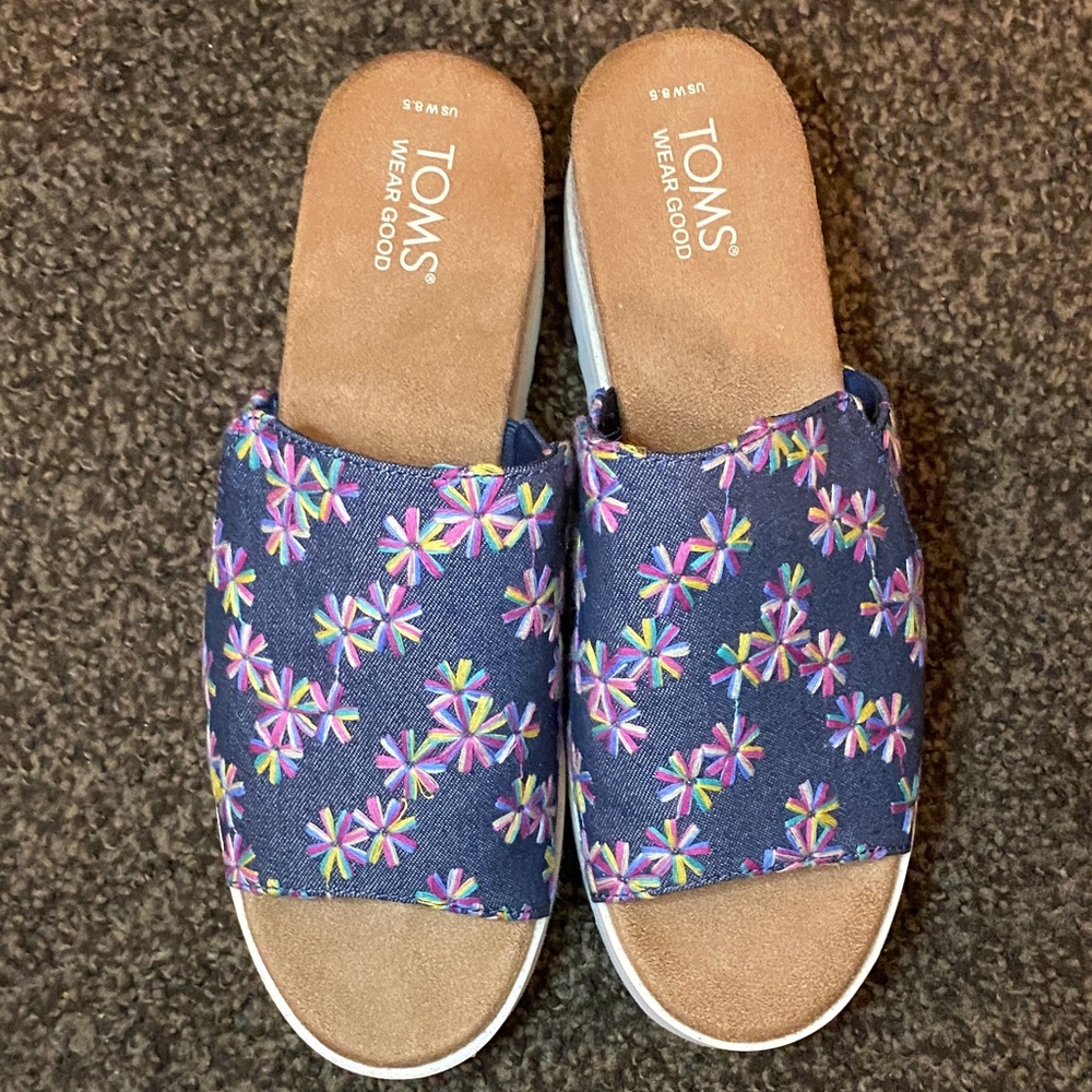Diana Mule TOMS Women's Navy Floral Sandals